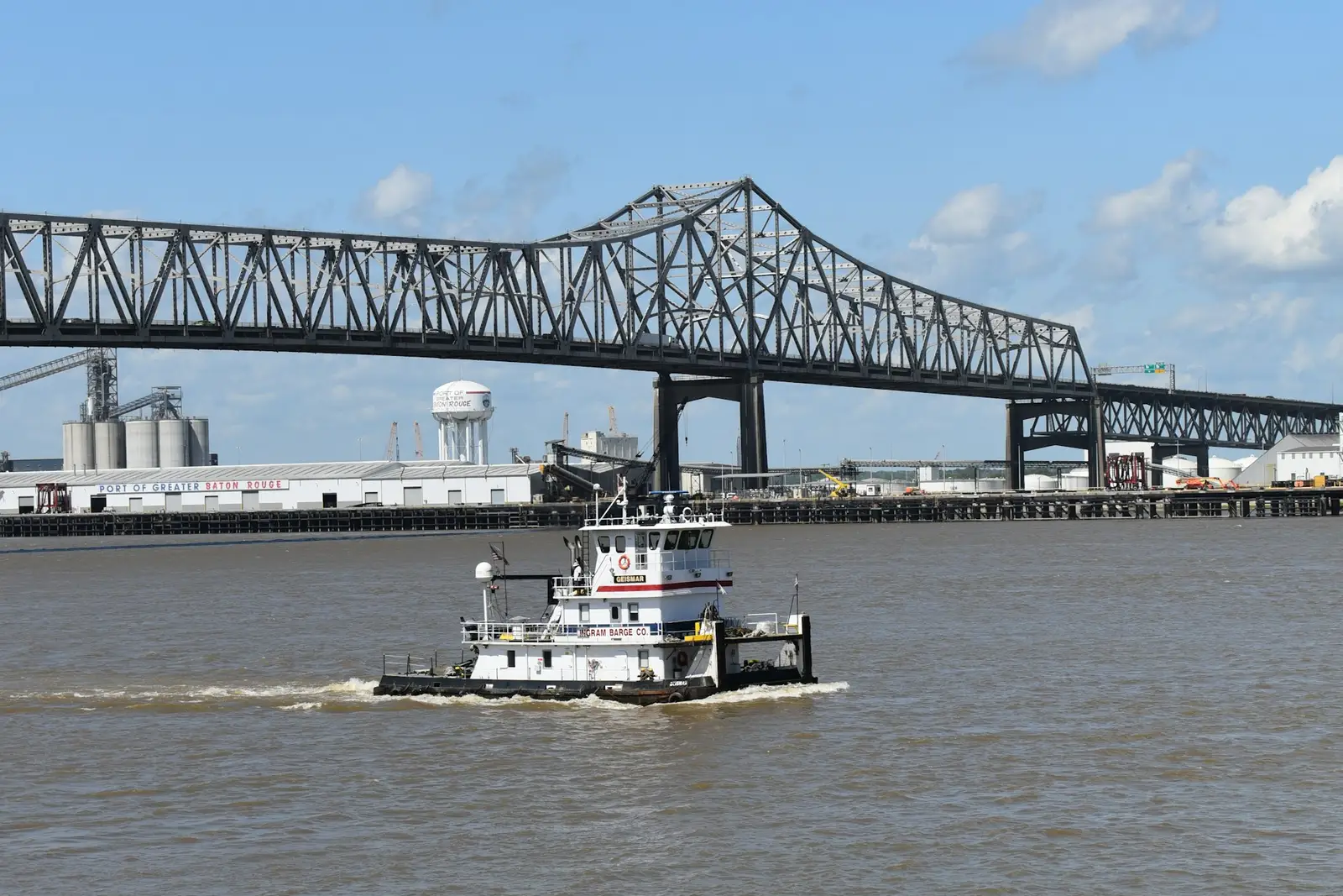 Mississippi River bridge and a towboat at Baton Rouge