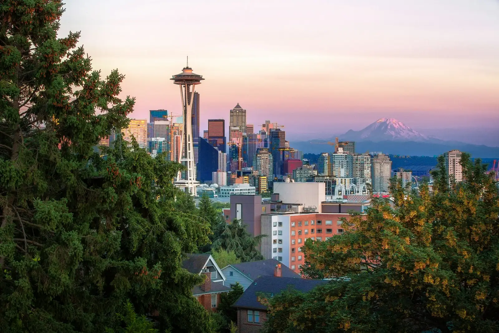 Seattle skyline with Mount Rainier